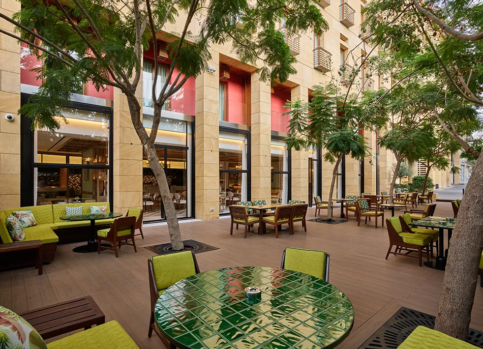 Le Gray life in season